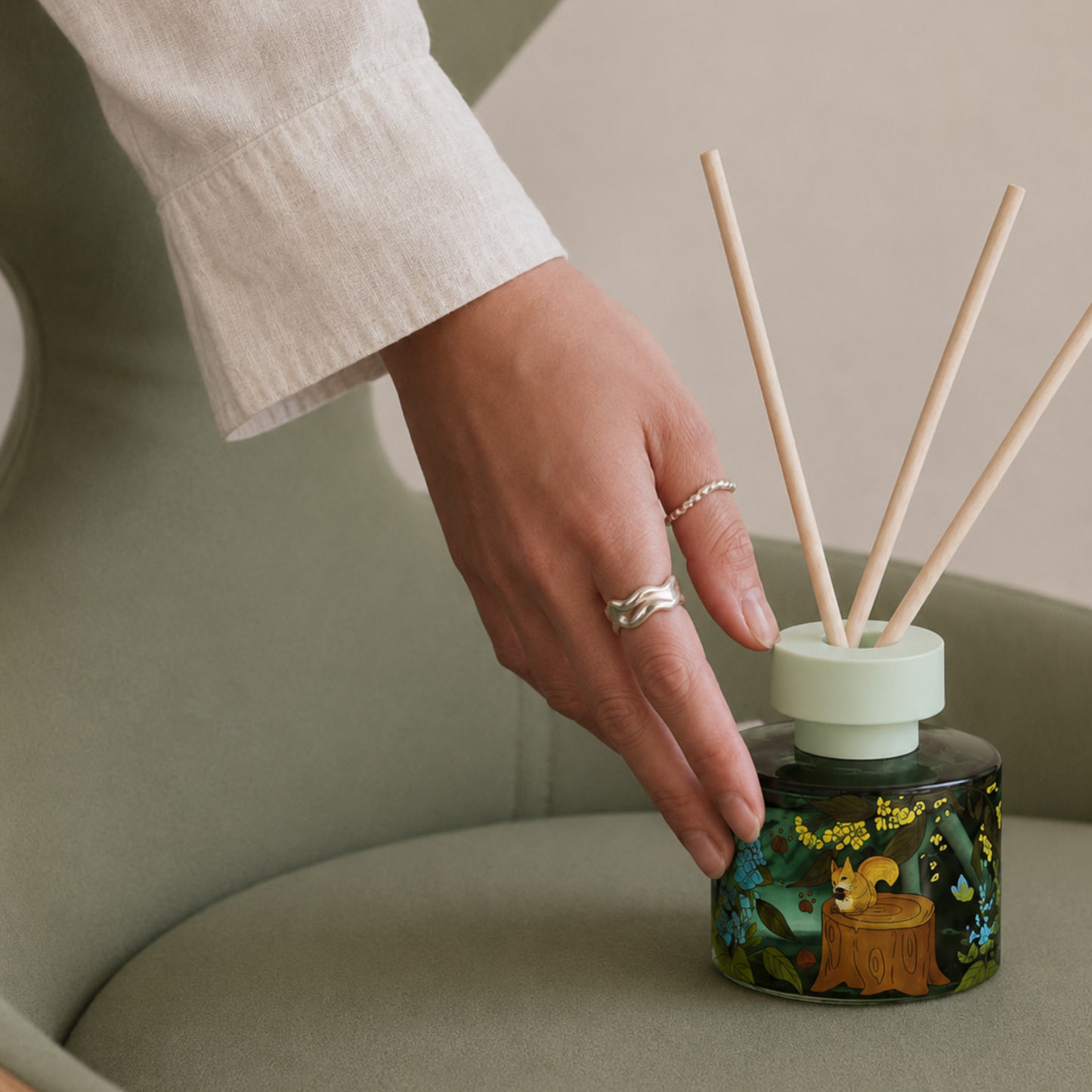 Forest Pawprints Reed Diffuser – Camellia & Clary Sage