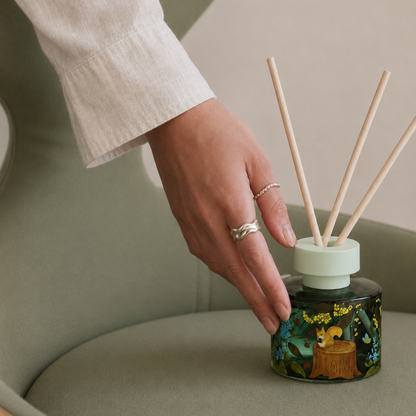 Forest Pawprints Reed Diffuser – Camellia & Clary Sage